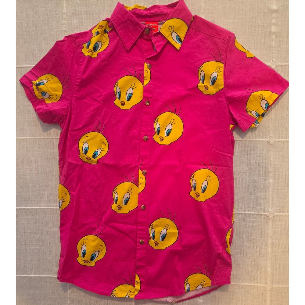 Cakeworthy Looney Tunes Tweety Bird Pink Short Sleeve Button Down Shirt Small